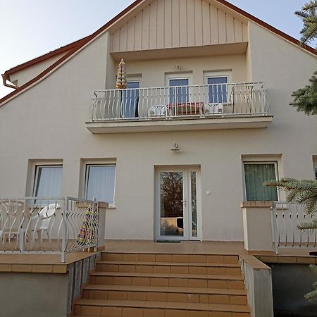 Bor Apartmanhaz Дьєнешдіаш Екстер'єр фото