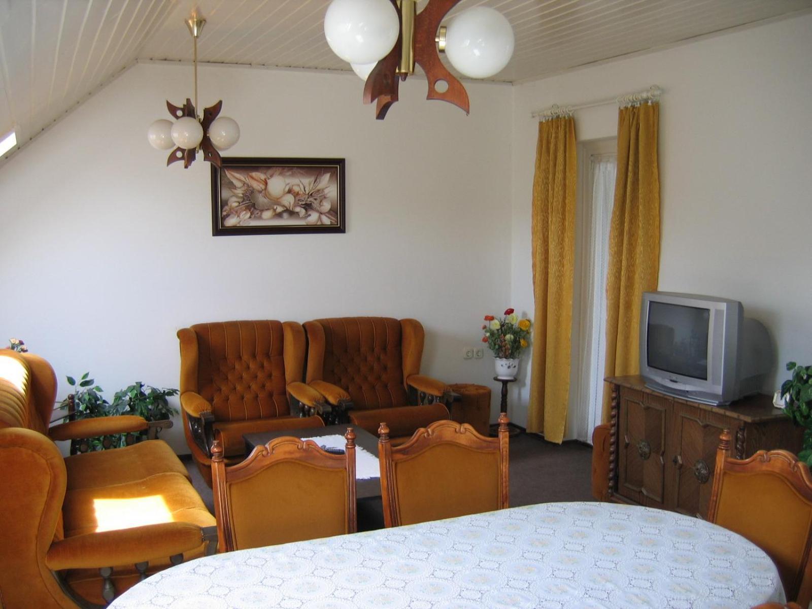 Bor Apartmanhaz Дьєнешдіаш Номер фото